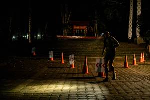 BIB: 
                            <button type="button" onclick="openModal(22790863)" class="btn btn-primary btn-sm float-right btn-popup" data-toggle="modal" data-target=".modal-high-quality">
                        <i class="fas fa-shopping-cart"></i> Add to Cart
                    </button>
                                            <button type="button" onclick="isThisMe(22790863, true)" class="btn btn-success btn-sm float-right btn-popup btn-isme hidden" data-toggle="tooltip" data-placement="bottom" title="นี่คือรูปของคุณใช่ไหม คลิกที่นี่เพื่อเอาเข้าอัลบั้ม">
                        <i class="fas fa-plus"></i> Add to album
                    </button>
                    <button type="button" onclick="isThisMe(22790863, false)" class="btn btn-warning btn-sm float-right btn-popup btn-isnotme hidden">
                        <i class="fas fa-ban"></i> Remove from album
                    </button>